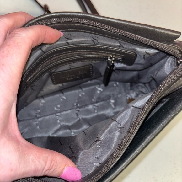 Simply Vera Vera Wang Black and Gray Floral Crossbody Bag - Picture 10 of 14